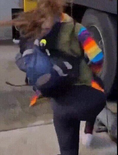 Enlace a Animalistas pincharon las ruedas de 50 camiones cargados de leche