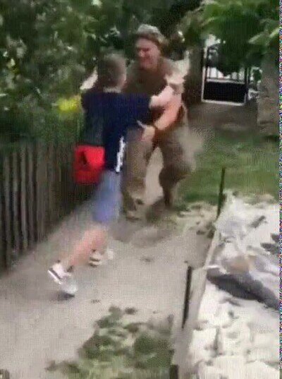 Enlace a Un soldado sorprendiendo a su hijo por sorpresa