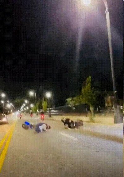 Enlace a Haciendo el tonto en caballito, y pum, al carajo todos