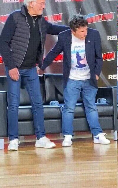 Enlace a Emotivo reencuentro de Michael J. Fox y Christopher Lloyd en la New York Comic Con