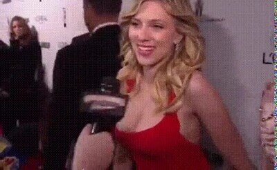 Enlace a Una mujer desapareció detrás de Scarlett Johansson en la alfombra roja