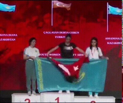 Enlace a Batalla de banderas, lamentable