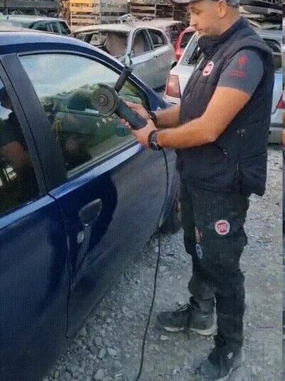 Enlace a El poder del agua lo rompe todo