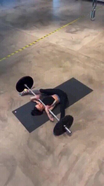 Enlace a Curiosa manera de entrenar en el gimnasio