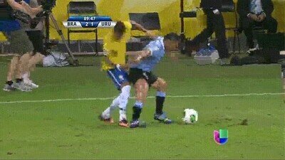 Enlace a Neymar siendo repelido por un campo de fuerza invisible