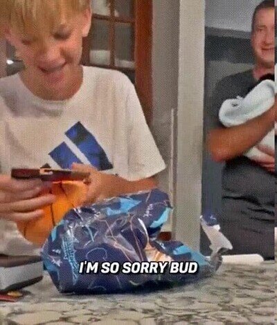 Enlace a El momento en el que le regalan un perrito y rompe a llorar