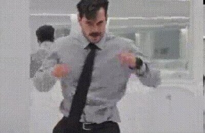 Enlace a A Henry Cavill le sale barba de golpe en esta escena