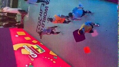 Enlace a Cavani se ha cargado la pantalla del VAR