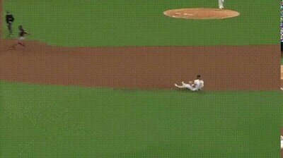 Enlace a Fernando Tatis haciendo un salto doble como en los videojuegos