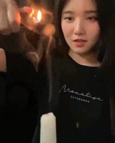 Enlace a Encendiendo una vela utilizando su propio humo