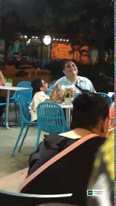El niño no lo sabe pero cuando sea mayor lo recordará como uno de los mejores momentos de su infancia mayor,helado