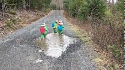 Enlace a La felicidad era encontrar un charco donde jugar