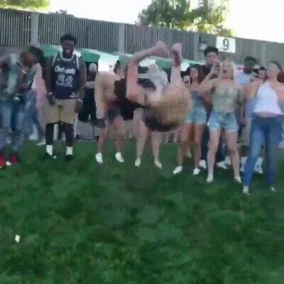 Enlace a La gente joven hace cosas muy raras en las fiestas