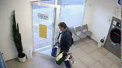 Enlace a Una lavadora explota en una lavandería de A Coruña justo cuando el cliente se va