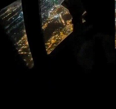 Enlace a Alguien está apuntando con láser a los aviones...
