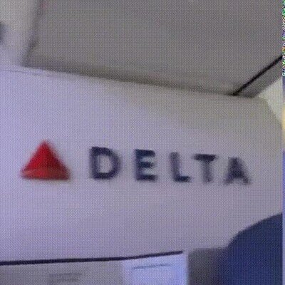 Está en el avión viendo The Office y no sabe que al lado tiene a Dwight Schrute the office,avión