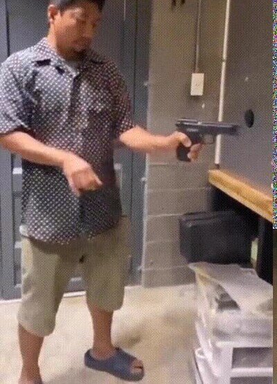 Cuando la pistola no funciona bien y te das cuenta que estás jodido disparos,balas,jodido