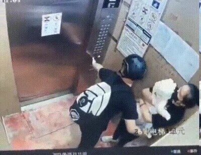 Enlace a Repartidor protege a la mujer y su bebé ante el susto en el ascensor