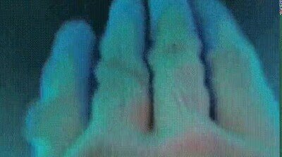 Enlace a Un buceador al que le pasa un Buque de carga a escasos centímetros