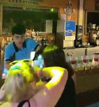 Enlace a Liada máxima en un bar de copas