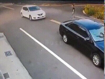 Enlace a El chaval iba de chulo con su bate, pero el otro estaba más loco