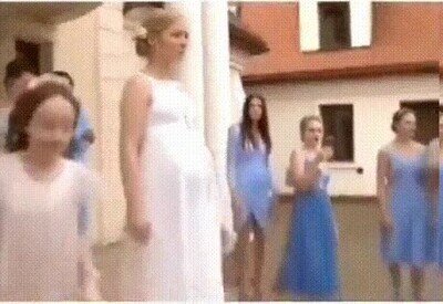 Enlace a Hace ver que llega borracho a su boda, la cara de la novia es un poema