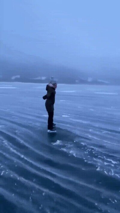 Enlace a El ice surfing parece la mar de divertido