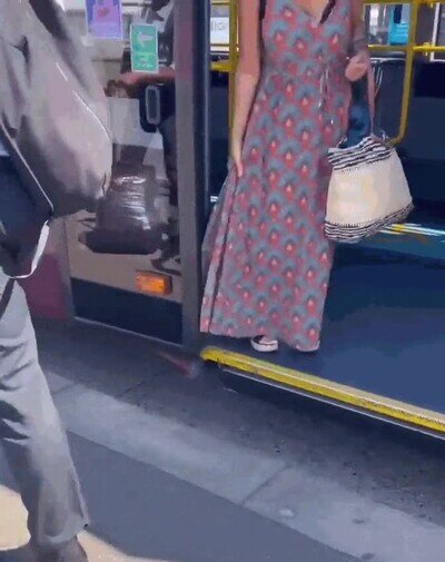 Enlace a El colmo de la mala suerte al bajar del autobús