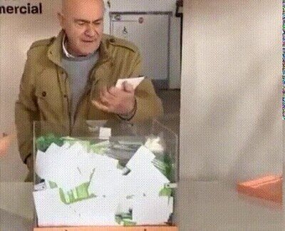 Enlace a Corrupción en estado puro. Mirad la mano derecha