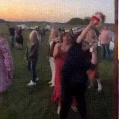 Enlace a No se ha tomado demasiado bien no conseguir el ramo de la novia