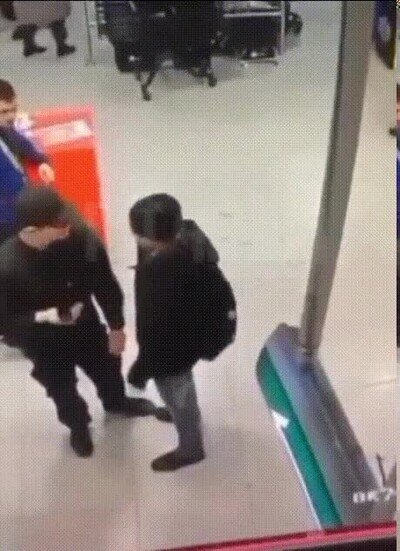 Enlace a Nunca te metas con un guardia de seguridad