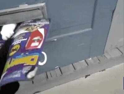 Enlace a Es imposible repartir el correo en esta casa