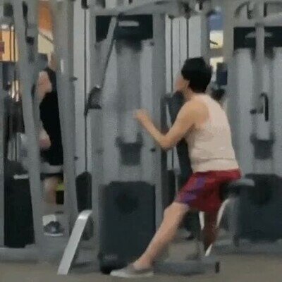 Enlace a Entrenando duro en el gimnasio
