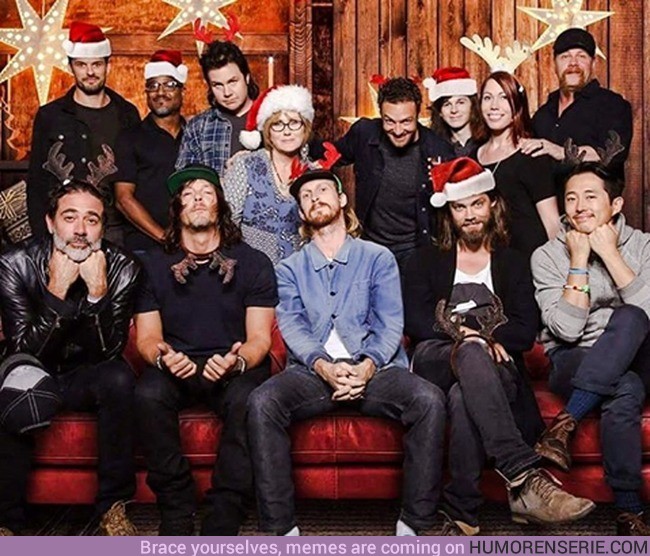 8054 - Los actores de The Walking Dead os desean una Feliz Navidad