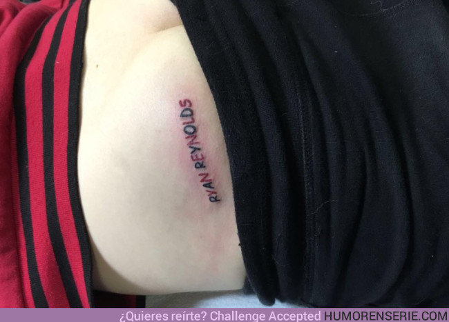 13258 - La reacción de Ryan Reynolds al ver que un fan le ha dedicado este tatuaje en el culo