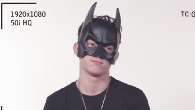 15566 - Tom Holland imitando a Batman en el casting para Spiderman: Homecoming
