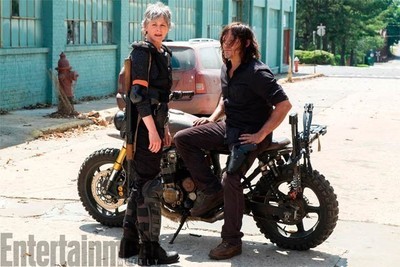 15821 - TWD: Daryl y Carol protagonizan la primera imagen de la nueva temporada