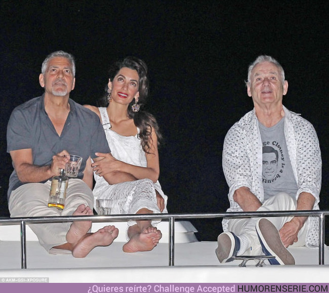16838 - Clooney y Bill Murray viendo fuegos artificiales y atentos a la camiseta de él