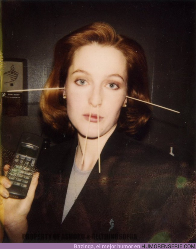 19489 - Gillian Anderson vuelve a hacerse la foto más loca como Agente Scully