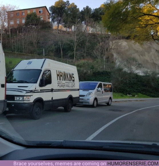22009 - Esta furgoneta de Stranger Things ha sido avistada en Barcelona. Están entre nosotros