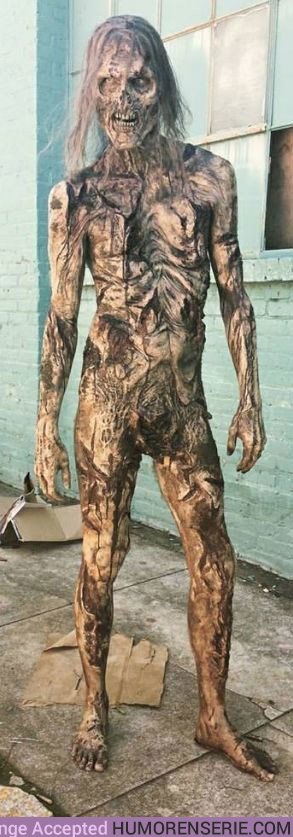 23489 - The Walking Dead: El nuevo capítulo nos ha mostrado el primer zombi desnudo