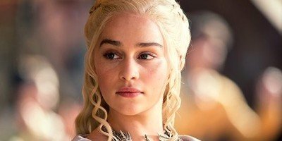 25344 - Emilia Clarke habla sobre el sexo con Jon Snow y avisa que Daenerys no nos caerá bien al final de la serie