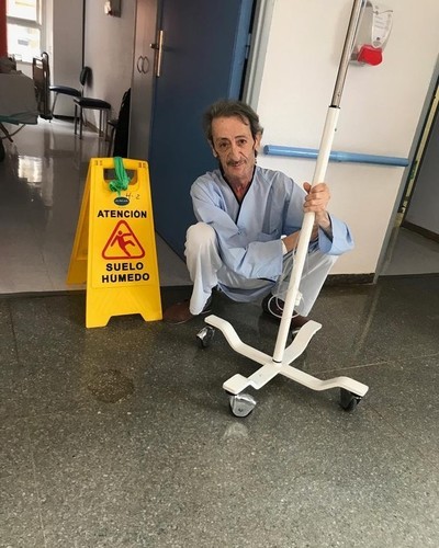 31418 - El entrañable actor Eduardo Gómez preocupa a sus fans con una foto desde un hospital