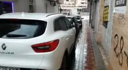 En Molina de segura se ha descubierto al menos listo del lugar en pleno torrencial metiendo a su coche