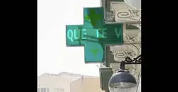 Hackean el letrero electr&oacute;nico de una farmacia para incluir la frase "Que te vote Txapote"