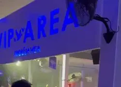 El grito de los j&oacute;venes de fiesta es un&aacute;nime en esta discoteca