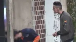 El youtuber MrGranBomba ha sido condenado a pagar 20.000 euros de indemnizaci&oacute;n por da&ntilde;os morales al repartidor al que llam&oacute; &laquo;caranchoa&raquo;. El trabajador ha sido multado con 30 euros por la bofetada.