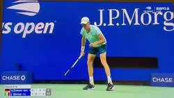 El tenista Zverev escucha una frase de Hitler, para el partido y expulsan inmediatamente al nazi que la dijo del partido en el US Open