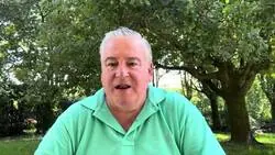 El due&ntilde;o facha del Asador Guadalmina ha vuelto con las pilas recargadas