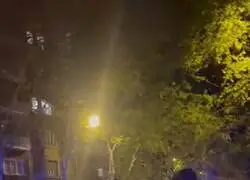 Seg&uacute;n Javier Negre este polic&iacute;a "ha maltratado" a esta mujer en Ferraz solo por apartarla